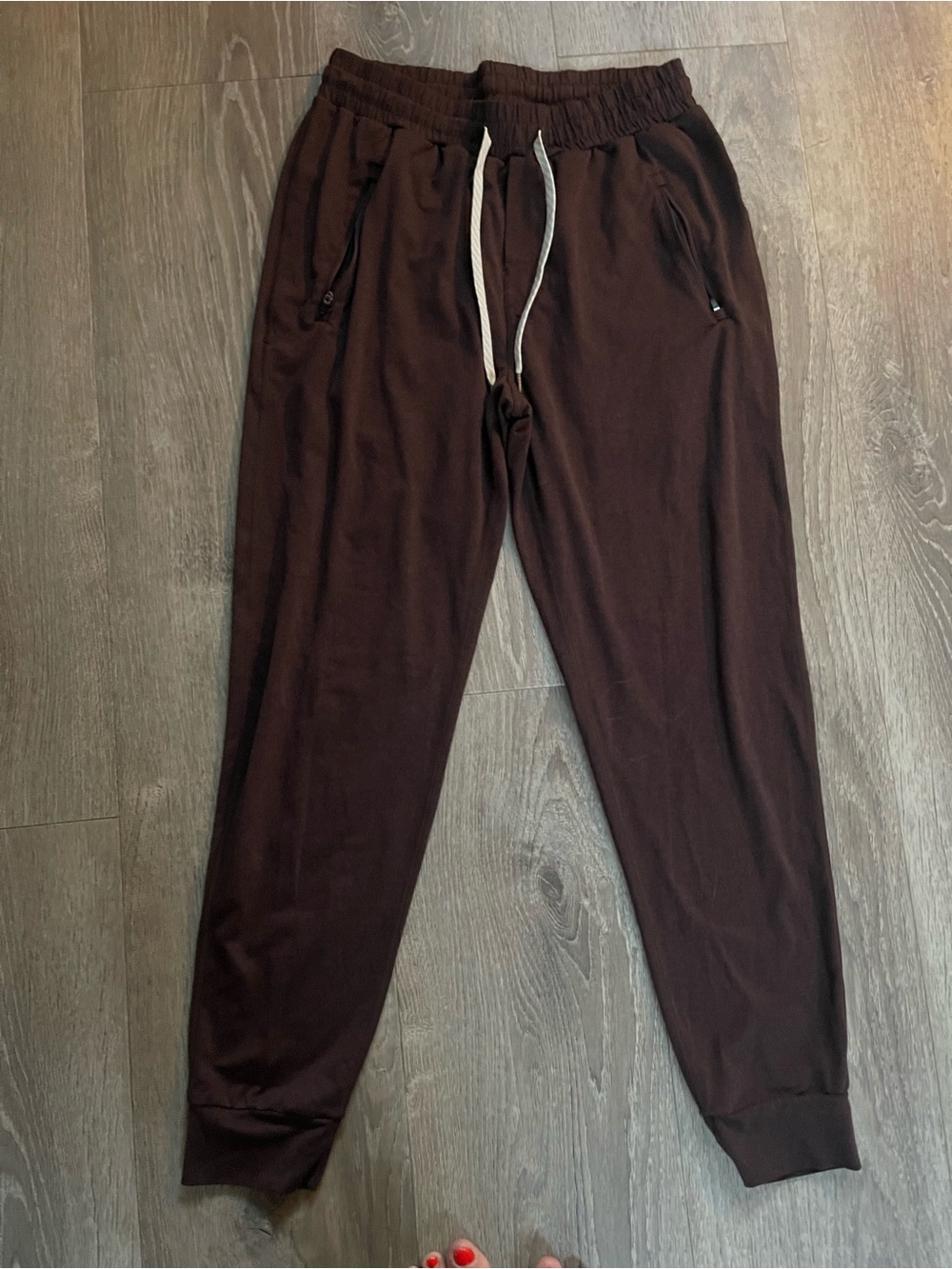 Vuori maroon Brown size medium joggers, like new